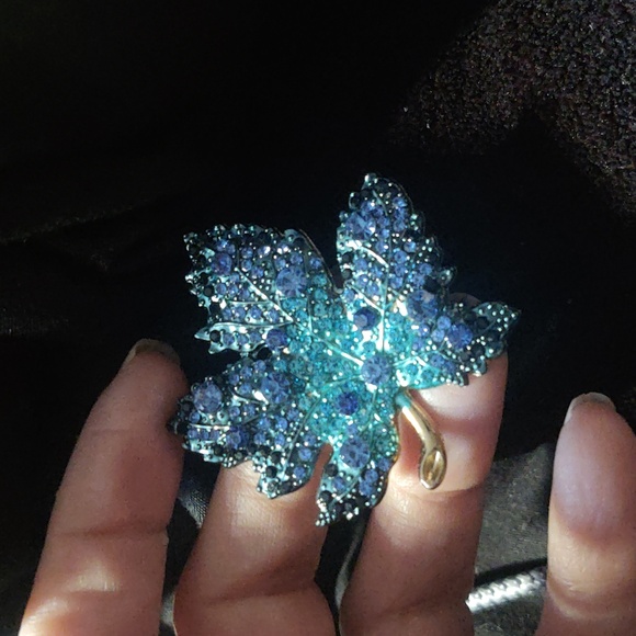 Blue and Green Leaf Brooch - Picture 3 of 3